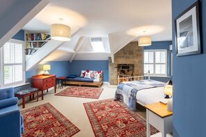 3 bedrooms, desk, iron/ironing board, WiFi