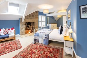 3 bedrooms, desk, iron/ironing board, WiFi