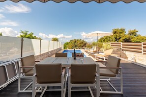 Outdoor dining - New modern Villa Lantana (Petrčane)