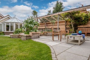 Outdoor dining - Perrystone Cottage, Burnham Market, Norfolk (Burnham Market)
