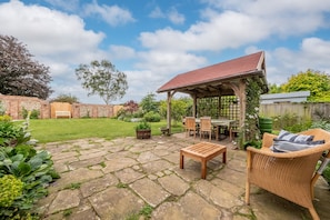 Outdoor dining - Perrystone Cottage, Burnham Market, Norfolk (Burnham Market)