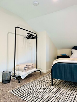 1 bedroom, desk, iron/ironing board, WiFi