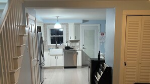 Interior - Family friendly, Pet Friendly House in Port Norfolk! Hidden Gem! (Boston)