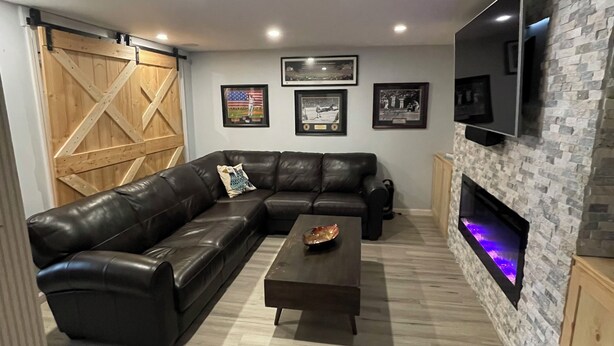 Smart TV, fireplace - Family friendly, Pet Friendly House in Port Norfolk! Hidden Gem! (Boston)