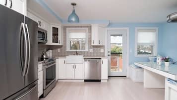Micro-ondes, four, plaque de cuisson, lave-vaisselle