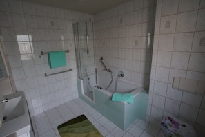 Håndklær, såpe og toalettpapir