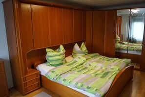 3 soverom, skrivebord, wi-fi (inkludert) og sengetøy