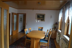 Dining - Mitten im Thüringer Wald, Ferienhaus für die Ganze Familie (Steinbach-Hallenberg)