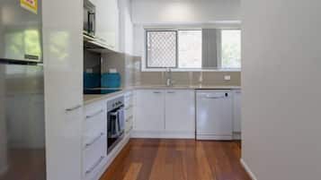 Refrigerador, microondas, horno, lavavajillas