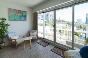 Interior - Burleigh Point Beach Vibes 2 bed (Burleigh Heads)