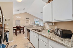 Fridge, microwave, oven, stovetop - Charming Condo With Luxe Amenities Less Than 10 Minutes From the Beach (Gulf Shores)