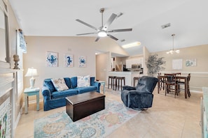 Condo, 1 King Bed with Sofa bed, Hot Tub, Garden View (Colony Club G8) | Living area | 42-inch flat-screen TV with digital channels