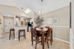 Condo, 1 King Bed with Sofa bed, Hot Tub, Garden View (Colony Club G8) | Dining
