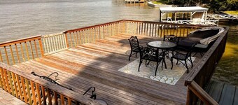 One Acre Lakefront Home, Indian Hills Peninsula.  Pet friendly !