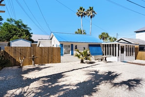Exterior - Salty Seahorse Bungalow | Walk to Beach | King Bed |Porch| Near Thomas Donuts (Panama City Beach)