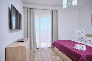 Villa, alberca privada, vista al mar | 5 habitaciones, caja de seguridad en la habitación y escritorio 