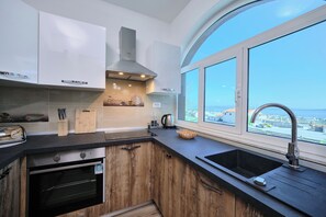 Villa, Private Pool, Sea View | Private kitchen | Fridge, microwave, dishwasher, coffee/tea maker - Villa Radun (Kastela)