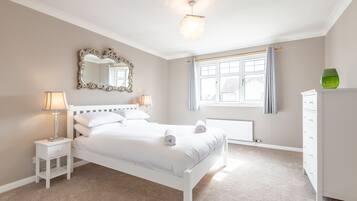 5 bedrooms, iron/ironing board, free WiFi, bed sheets