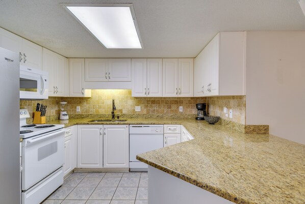 Interior - Waterfront Pool: Orange Beach Condo w/ Views! (Orange Beach)