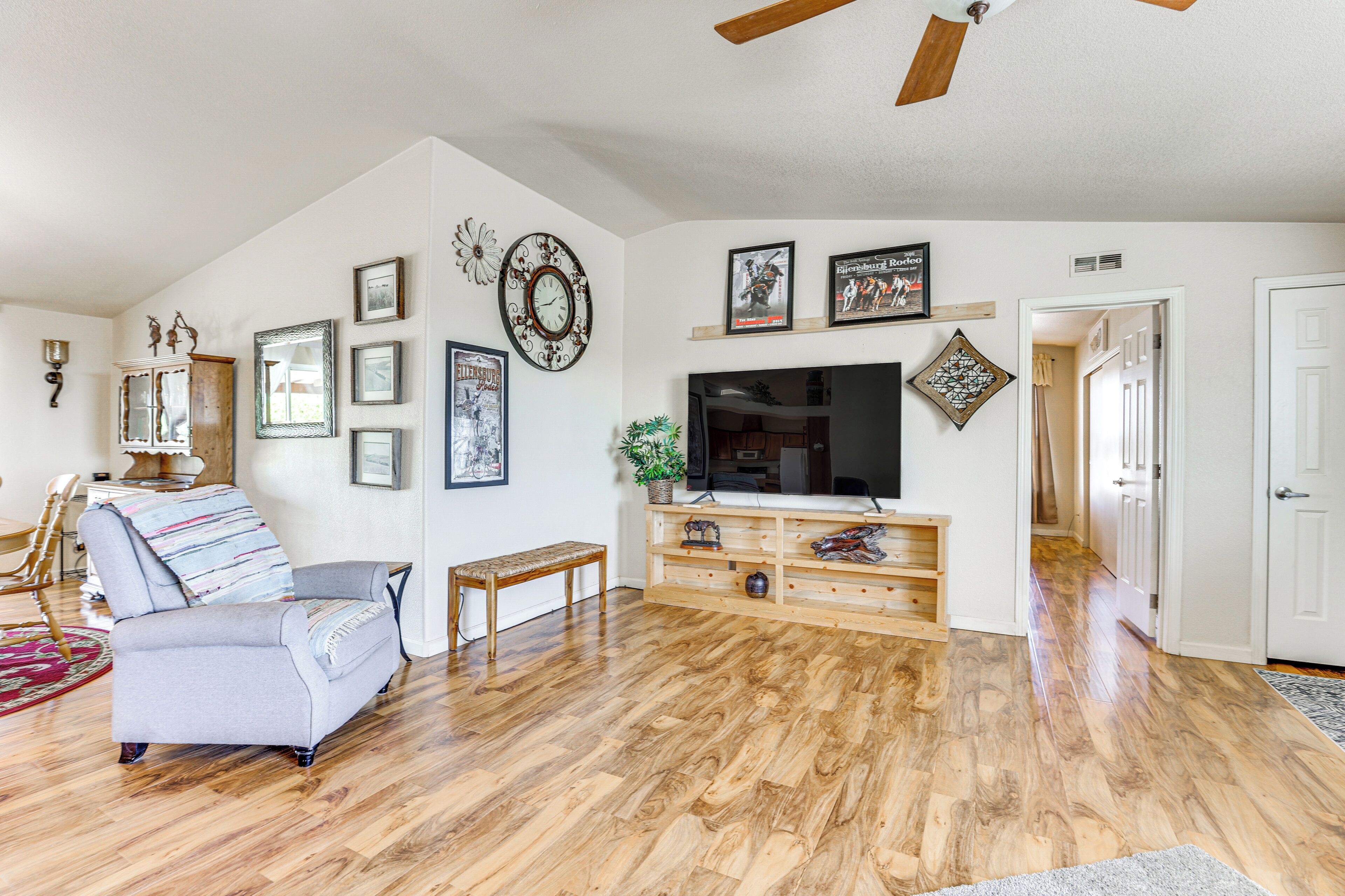 House (3 Bedrooms) | Interior