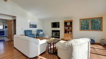 House (5 Bedrooms) | Interior