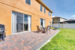 Outdoor dining - Sunny Kissimmee Getaway w/ Yard & Grill (Kissimmee)