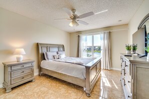 5 habitaciones y espacio para trabajar con laptop 
