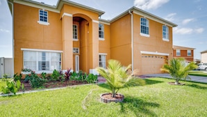 Exterior - Sunny Kissimmee Getaway w/ Yard & Grill (Kissimmee)