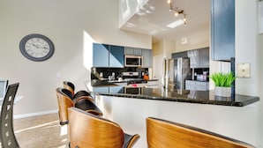Private kitchen - Sunny Kissimmee Getaway w/ Yard & Grill (Kissimmee)