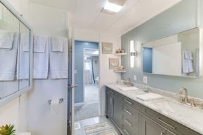 A bathroom with two sinks, a large mirror, and towels hanging on the wall. - Peaceful Eureka Beach Cottage w/ 30-foot Dock (Eureka)