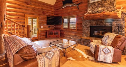 Spacious Rifle Cabin w/ Deck + Mountain Views!