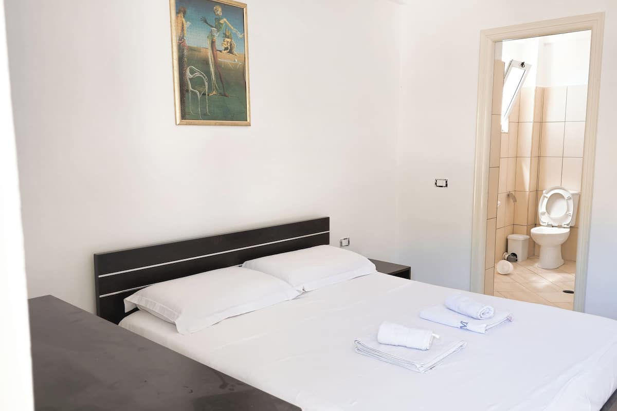Chambre Double Standard | 1 chambre, bureau, Wi-Fi gratuit, draps fournis