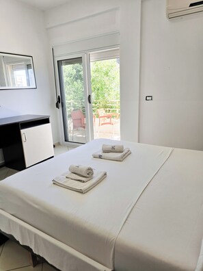 Kamar Double Standar | 1 kamar tidur, meja kerja, Wi-Fi gratis, dan seprai linen
