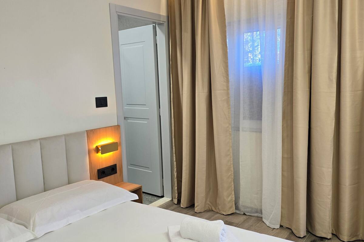 Kamar Double Deluks | 1 kamar tidur, meja kerja, Wi-Fi gratis, dan seprai linen