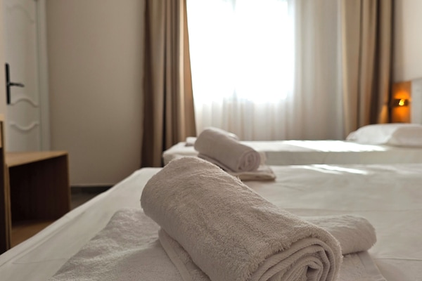 Deluxe Triple Room | Desk, free WiFi, bed sheets