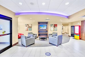 Lobby - King Studio w/ Arcade Games & BBQ Near Disney (Orlando)