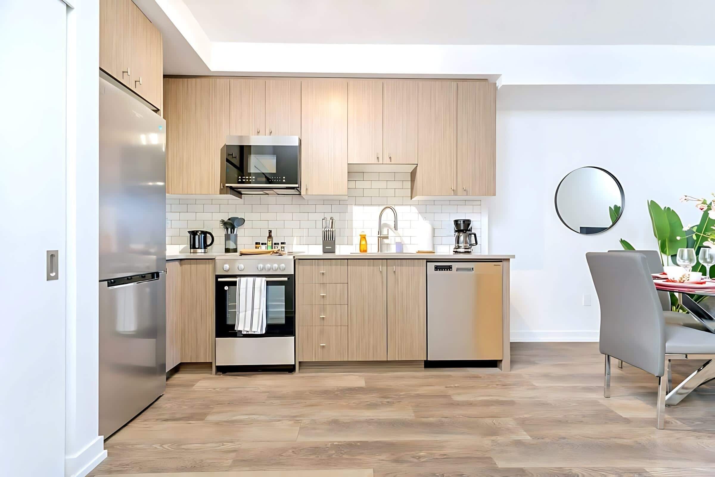 Fridge, microwave, stovetop, dishwasher