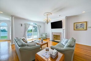 TV connectée, baby-foot, table de tennis de table