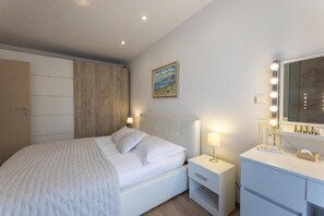 3 chambres, fer et planche à repasser, accès au Wi-Fi (inclus)