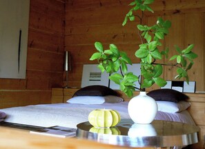 3 slaapkamers, een strijkplank/strijkijzer, reisbedje, gratis wifi