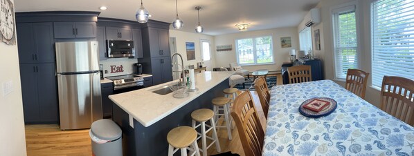 Fridge, microwave, oven, stovetop - You'll be just a few steps from the beach (Old Orchard Beach)