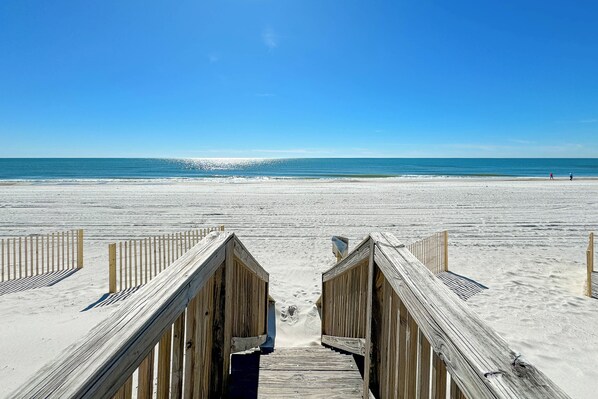 كراسي للتشمس، مناشف للشاطئ