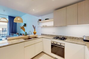 Fridge, microwave, oven, stovetop