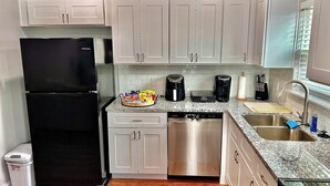 Unclassified image, 4 of 18, button - 3 BR Luxury Home - Downtown + Airport (Houston)
