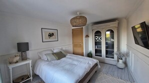 7 bedrooms, desk, iron/ironing board, free WiFi