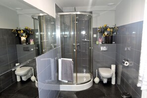 Shower, towels - Holiday Home in Stepnica by Szczecin Lagoon (Stepnica)