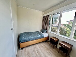 5 bedrooms, in-room safe, free WiFi, bed sheets