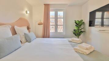 Comfort Apartment (AM-14-FENIERS-6) | Premium bedding, individually decorated, individually furnished