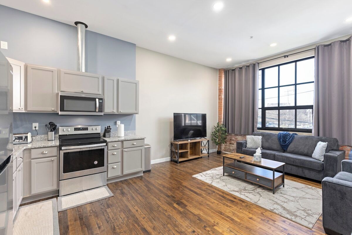 102 · Midtown Loft Su