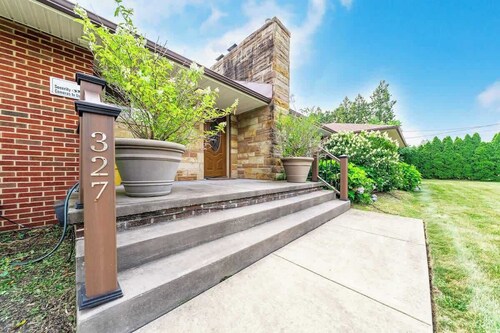 327  · Fairlawn 327 | Spacious • 2F & 4H Bathrooms